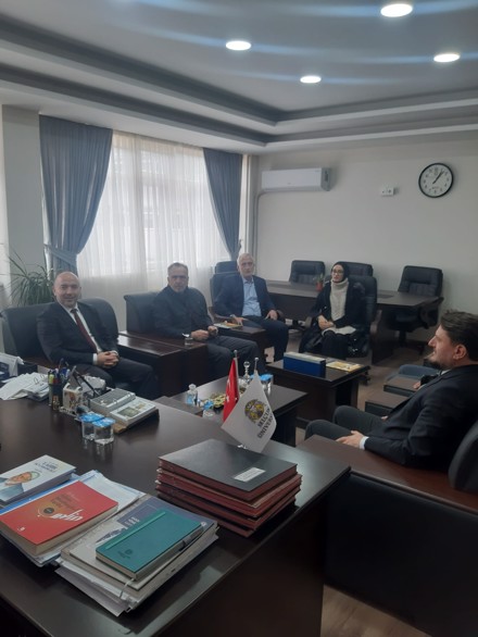 Priştine Üniversitesi İslami İlimler Fakültesi Dekanı Prof. Dr. İslam Hasani fakültemizi ziyaret etti.